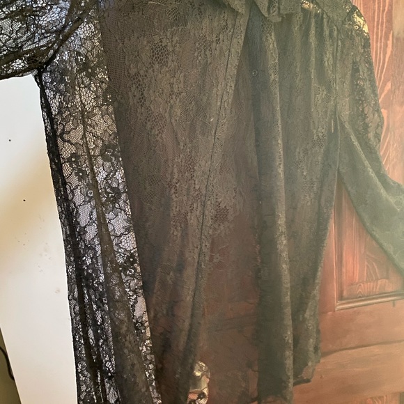 Lace Blouse 🌹 - Picture 3 of 4